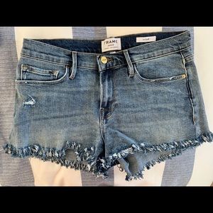 Frilled denim shorts